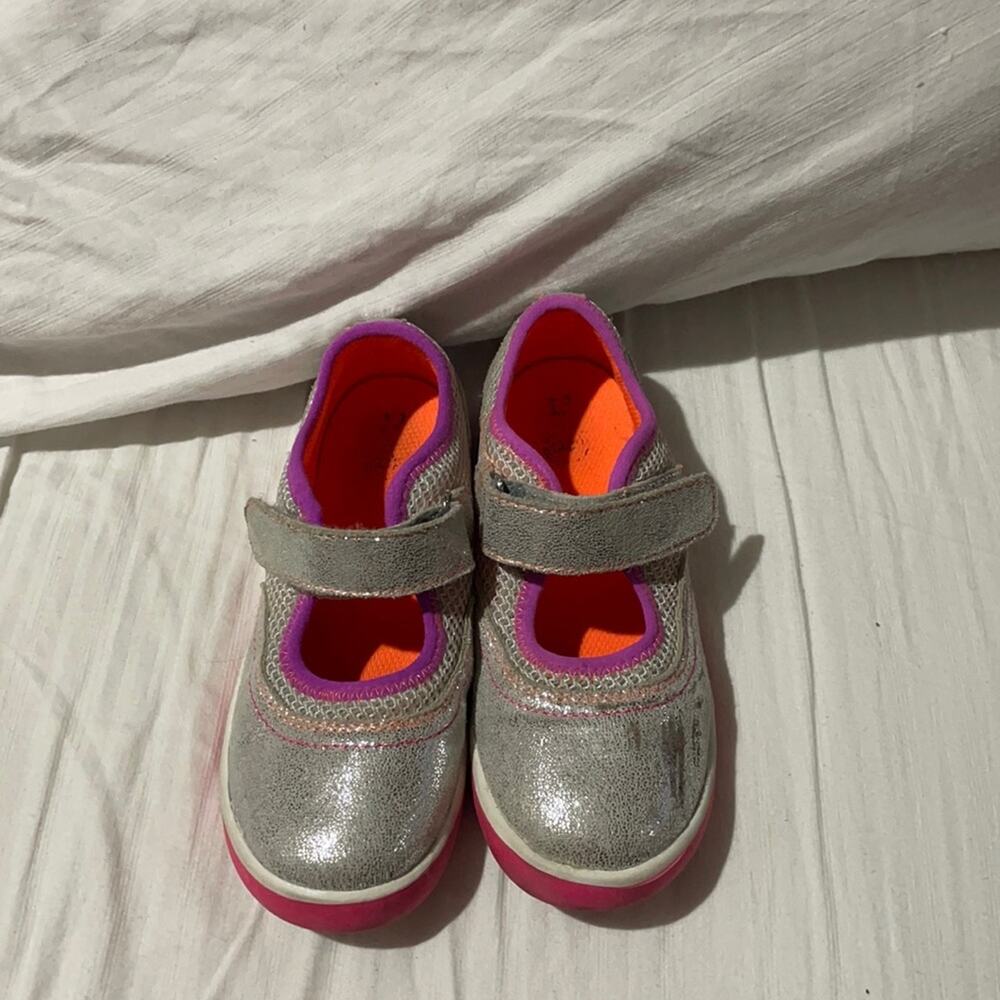 Wonder nation 12 silver maryjanes non marking tennis shoe silver euc